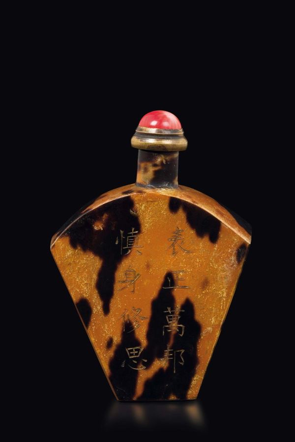 A tortoiseshell snuff bottle with inscriptions, China, Qing Dynasty, Tongzhi Mark and of the Period (1862-1874)