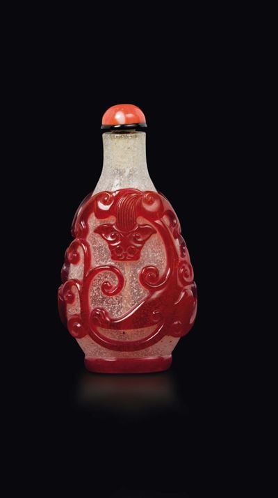 Snuff Bottle in Vetro con Decoro Rosso a Rilievo, Cina, Dinastia Qing, XIX Secolo