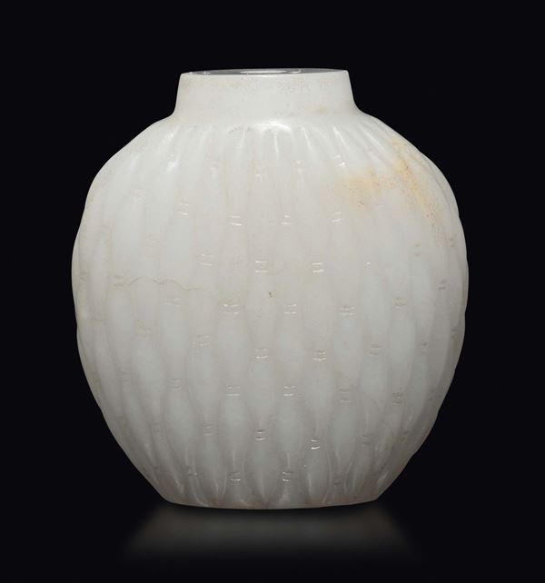 A white jade snuff bottle, China, Qing Dynasty, 19th century