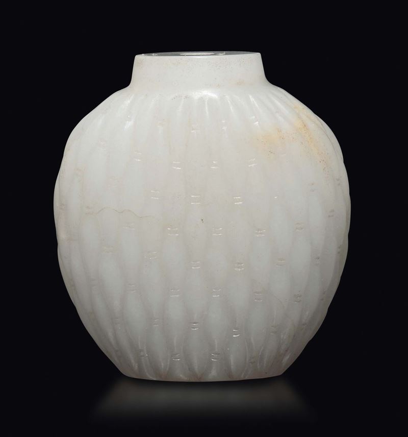 A white jade snuff bottle, China, Qing Dynasty, 19th century  - Auction Fine Chinese Works of Art - I - Cambi Casa d'Aste
