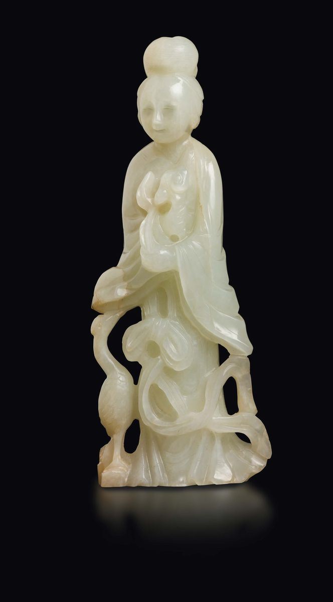 Figura di Guanyin scolpita in giada bianca, Cina, Dinastia Qing, XVIII secolo  - Asta Fine Chinese Works of Art - I - Cambi Casa d'Aste