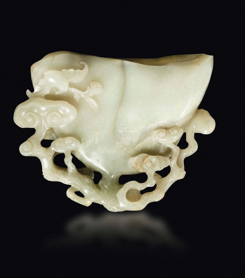 A Celadon white jade libation cup with bats, China, Qing Dynasty, Kangxi Period (1662-1722)  - Auction Fine Chinese Works of Art - Cambi Casa d'Aste