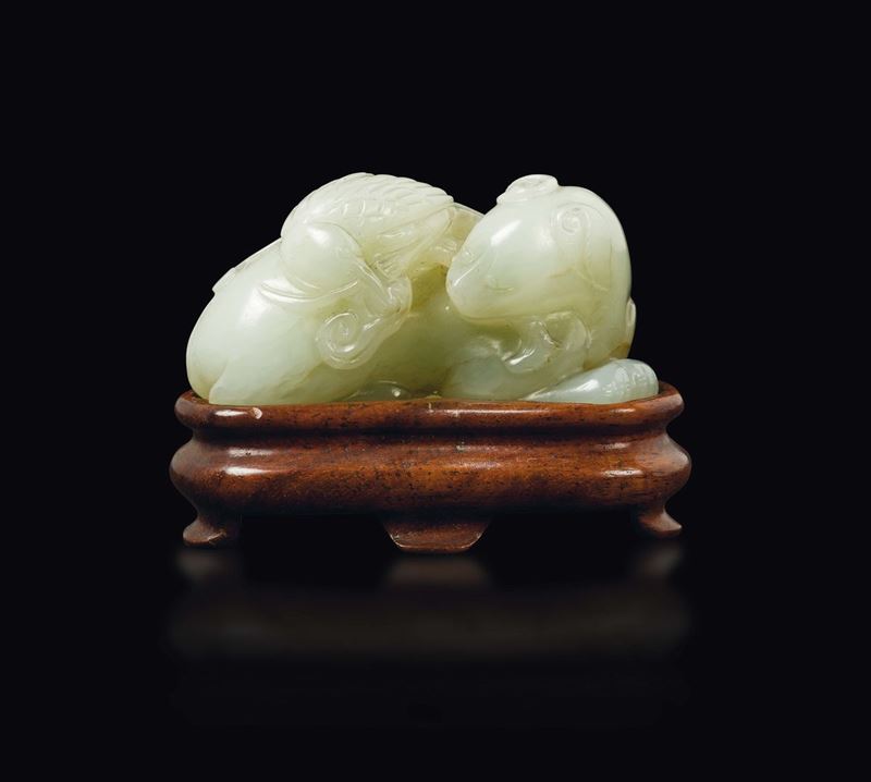 A white jade dog and bird group, China, Qing Dynasty, 19th century  - Auction Fine Chinese Works of Art - Cambi Casa d'Aste