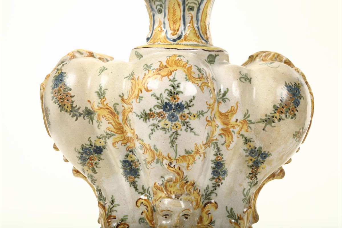 Rara Fontana con Coperchio Savona, Seconda Metà del XVIII Secolo