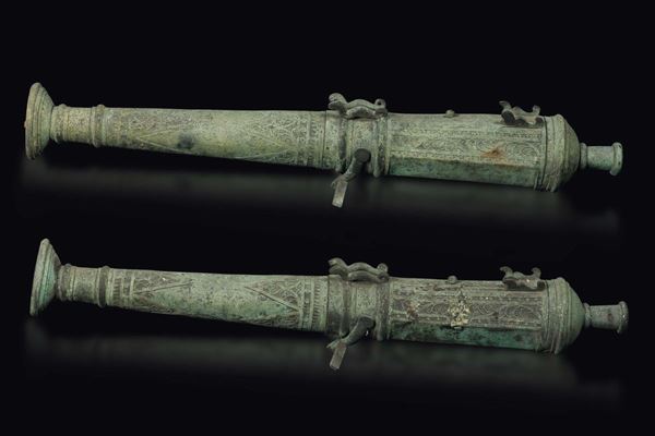 Coppia di cannoni in bronzo sbalzato, Cina, Dinastia Qing, XVIII secolo