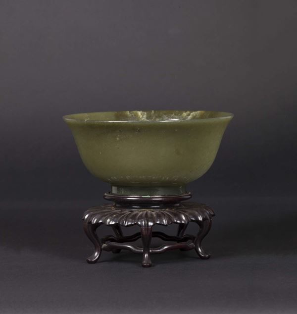 A green jade bowl, China, Qing Dynasty, 19th century