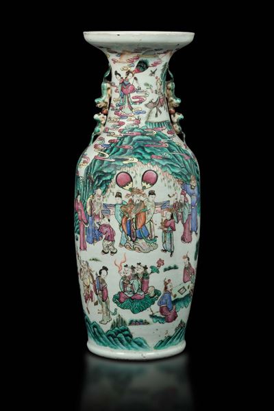 Vaso in Porcellana a Smalti Policromi con Decoro di Saggi e Guanyin, Cina, Dinastia Qing, XIX Sec...