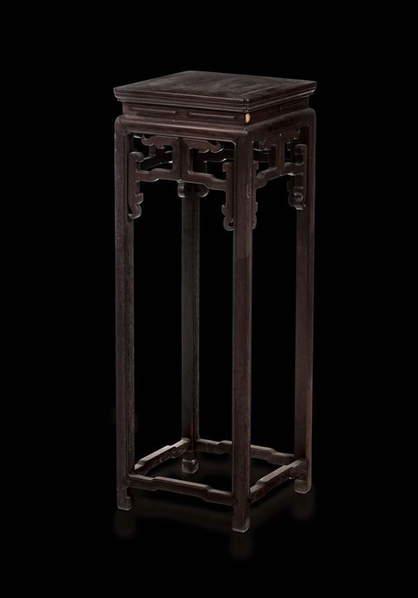 A wooden lift, China, Qing Dynasty, 19th century