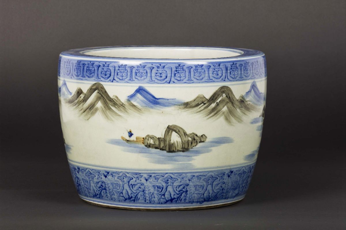 Cachepot in Porcellana a Smalti Policromi a Decoro Paesaggistico, Cina, Dinastia Qing, XIX Secolo