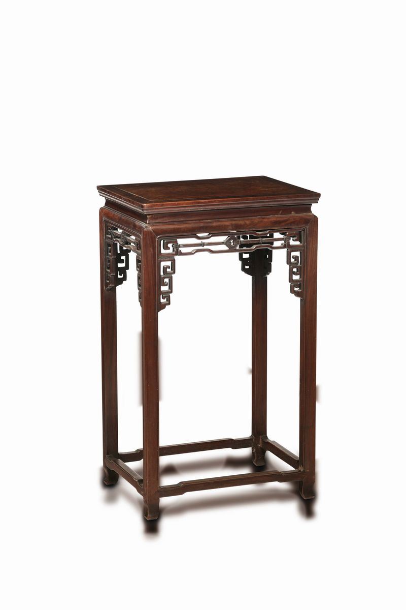 A wooden lift, China, Qing Dynasty, 19th century  - Auction Fine Chinese Works of Art - Cambi Casa d'Aste