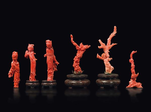 Lotto di sei piccole sculture in corallo, Cina, inizio XX secolo