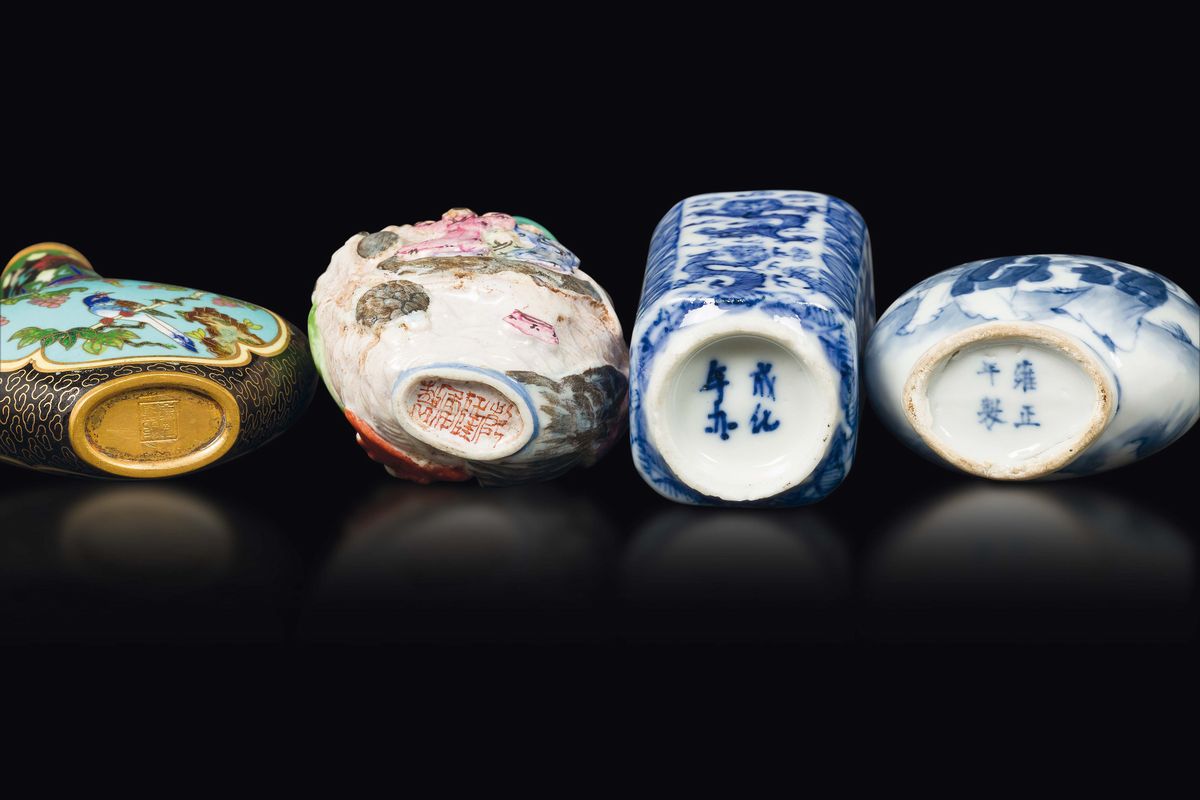 Lotto di Snuff Bottles Composto Da: Due in Closionné, Quattro in Porcellana, Due in Lapis ed una ...