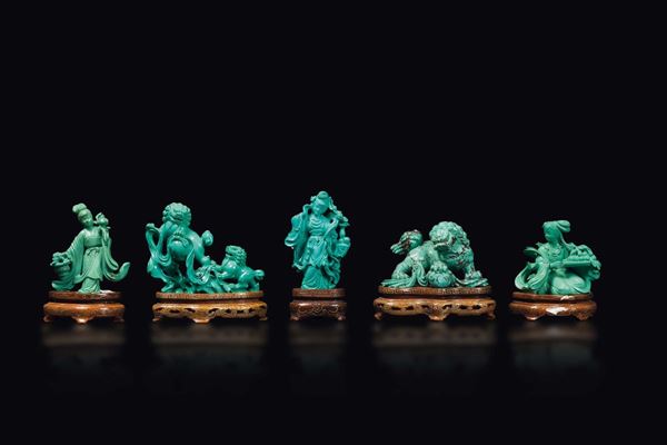 Lotto composto da venti sculture e vasetti in turchese, Cina, inizio XX secolo