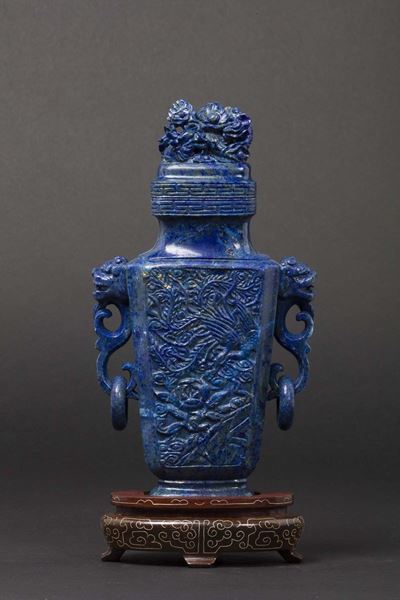 Vaso Scolpito in Lapislazzulo con Coperchio, Cina, Dinastia Qing, Fine XIX Secolo