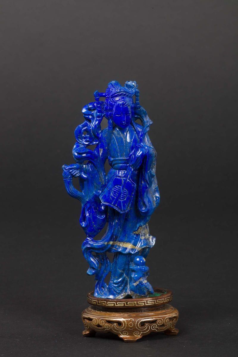 A small lapis lazuli figure of Guanyin with fan, China, early 20th century  - Auction Chinese Works of Art - Cambi Casa d'Aste