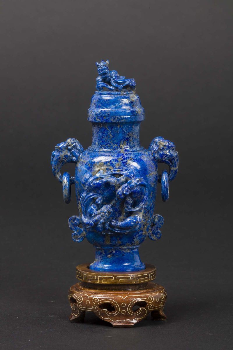 Vasetto con coperchio scolpito in lapislazzulo, Cina, Dinastia Qing, fine XIX secolo  - Asta Chinese Works of Art - Cambi Casa d'Aste