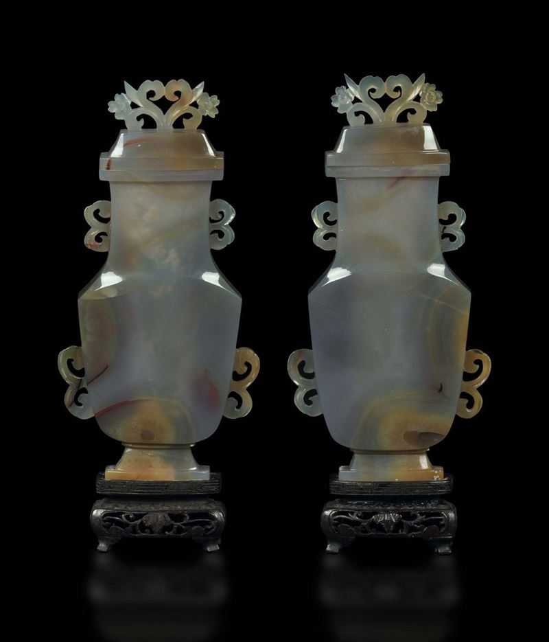 A pair of agate vases and cover, China, early 20th century  - Auction Fine Chinese Works of Art - Cambi Casa d'Aste