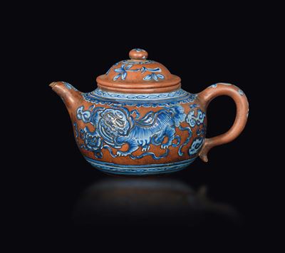 Teiera in Terracotta Yixing con Decoro a Smalto Blu, Cina, Dinastia Qing, XIX Secolo