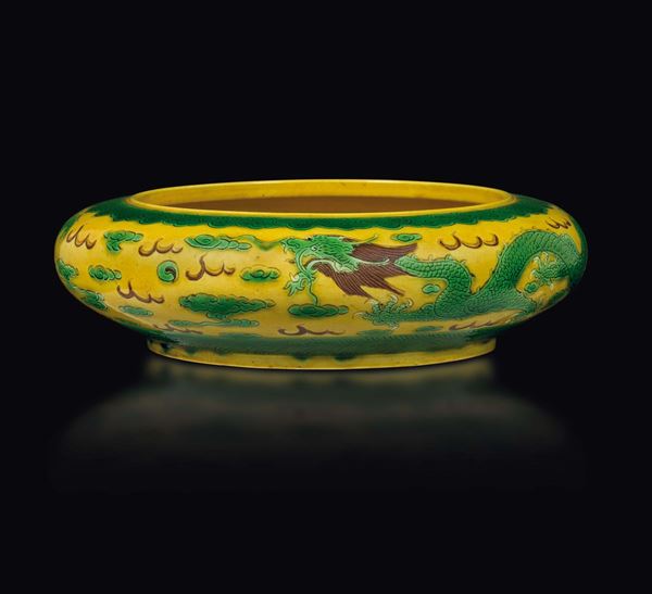 A Sancai porcelain bowl with dragons between clouds, China, Qing Dynasty, Guangxu Period (1875-1908)