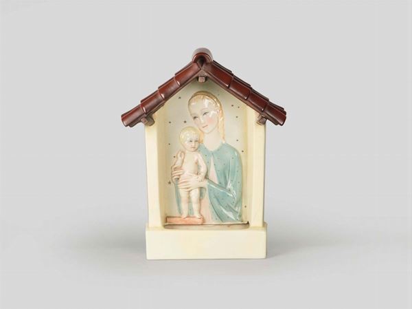 Lenci, Torino, 1950 ca. An earthenware ceramics aedichule with a relief of the Madonna with Child, decorated in polychromy and gilded