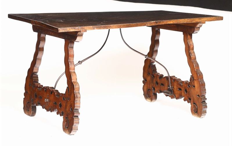 Tavolino fratino in noce, Spagna XVIII secolo  - Auction Fine Art - Cambi Casa d'Aste