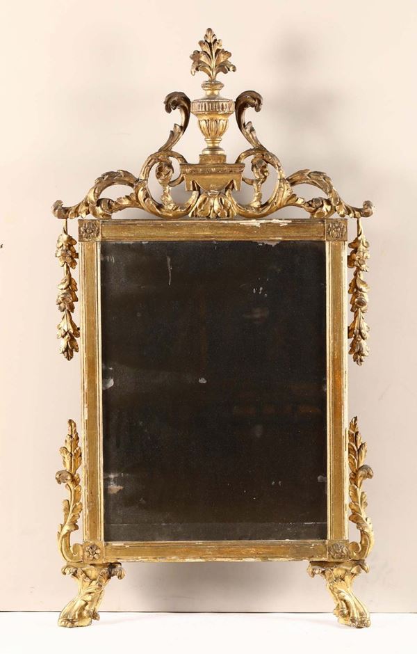 Specchiera Luigi XVI  in legno intagliato e dorato, fine XVIII secolo