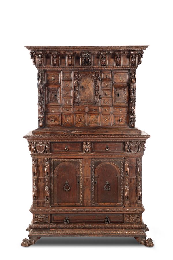 A carved cabinet in walnut and walnut wood with a supporting item, Genoa 17th-18th century