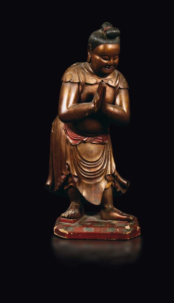Figura di Sudhana in posizione di riverenza in legno laccato e dorato, Cina, Dinastia Qing, XIX secolo