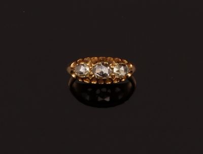 Anello con Tre Diamanti di Vecchio Taglio