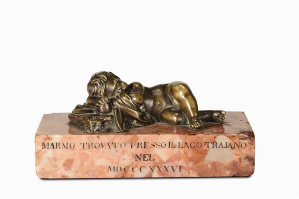 Scultura in bronzo fuso e cesellato raffigurante putto dormiente, Roma secondo quarto del XIX secolo