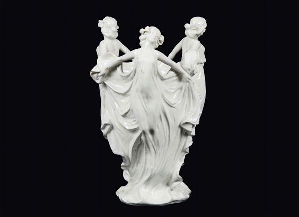 Società Ceramica Richard Ginori, Sesto Fiorentino, 1902 ca. A monumental flower vase in earthenware ceramics depicting three dancers