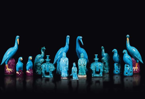 Set di quindici figure in porcellana a smalto turchese raffiguranti uccelli, elefanti e dignitari, Cina, Dinastia Qing, XIX secolo