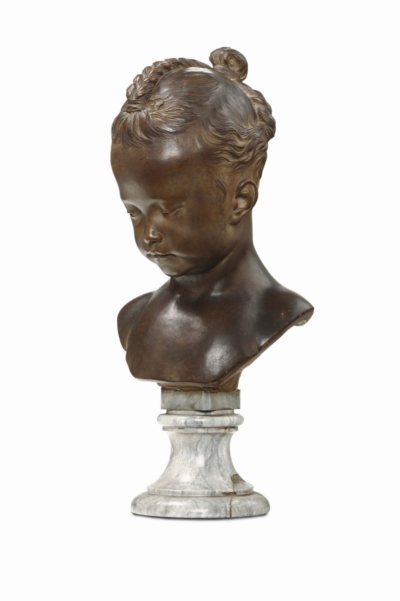La Boudeuse, Busto di Bambina in Terracotta su Base in Marmo Tornito. Francia XVIII-XIX Secolo, d...