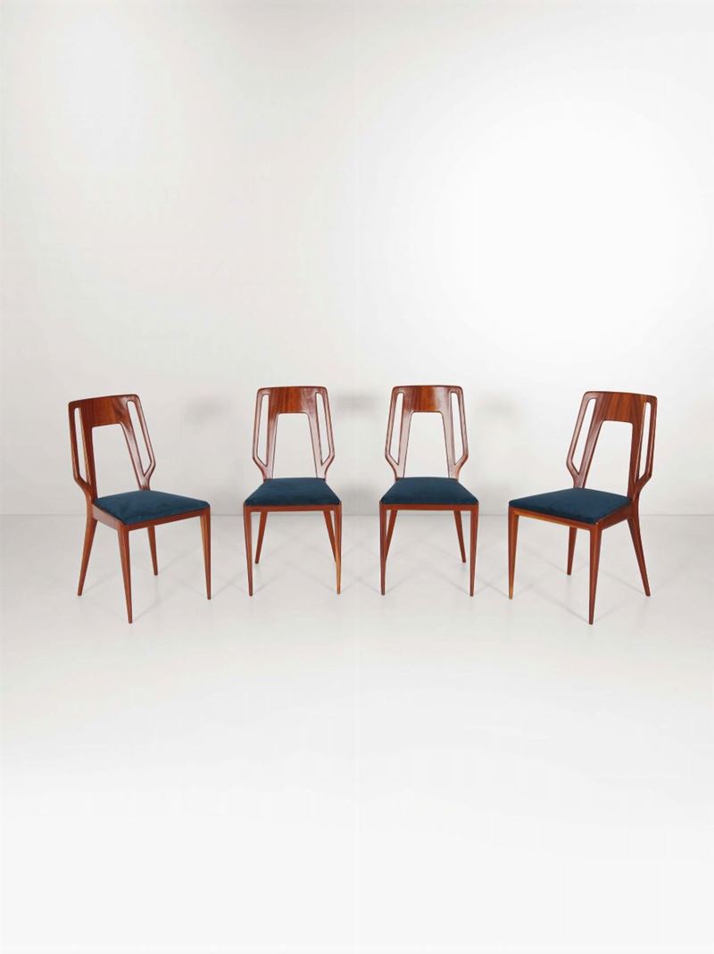 Quattro sedie con struttura in legno di mogano e con rivestimenti in tessuto. Prod. Italia, 1950 ca.  - Auction Design - Cambi Casa d'Aste