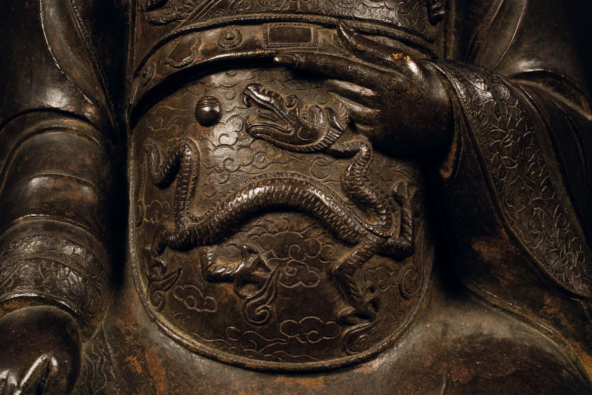 Grande Figura di Zhenwu Seduto in Bronzo con Tracce di Doratura, Cina, Dinastia Ming, XVII Secolo
