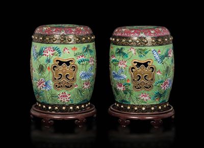 Coppia di Garden Seats in Porcellana Famiglia Rosa con Decoro di Fiori di Loto, Cina, Inizio XX S...