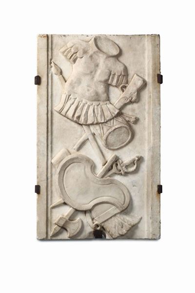 Panoplia Militare in Marmo Bianco. Scultore Rinascimentale Dell'italia Centro-meridionale del XVI...