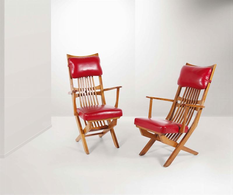 Coppia di sedie a sdraio con struttura in legno e rivestimenti in skai.  - Asta Design - Cambi Casa d'Aste