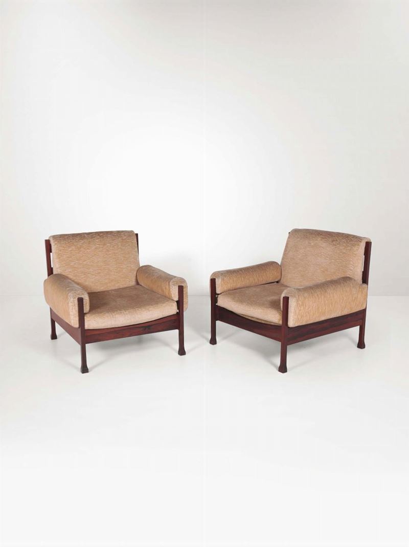 Coppia di poltrone con struttura in legno e rivestimento in tessuto.  - Auction Design - Cambi Casa d'Aste