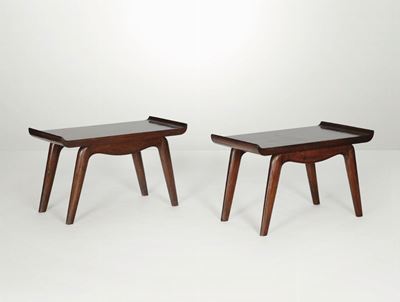 Coppia di Ottomane con Struttura in Legno.
