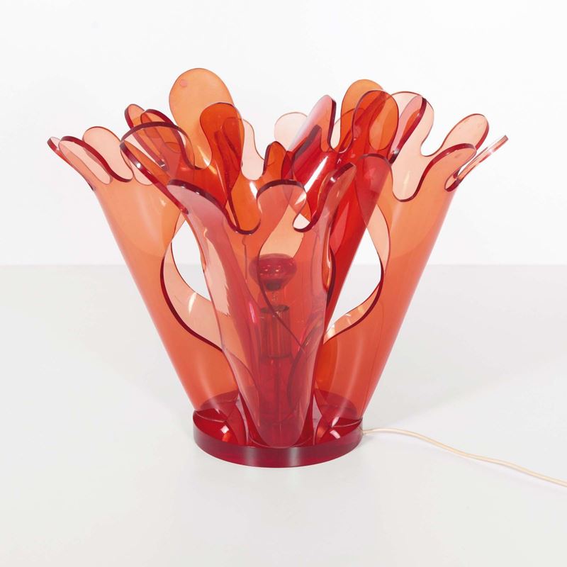 Lampada con struttura in plexyglass. Prod. Italia, 1970 ca.  - Auction Design - Cambi Casa d'Aste