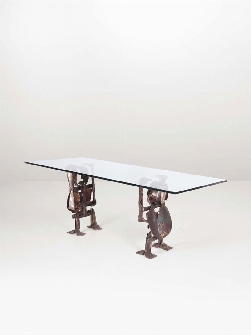 Tavolo con supporti in bronzo e piano in vetro.  - Auction Design - Cambi Casa d'Aste