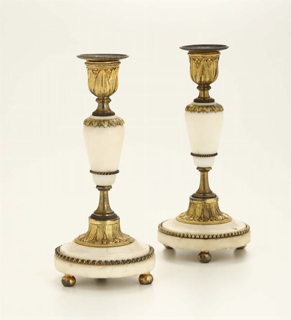 Coppia di candelieri in bronzo e marmo, XIX secolo