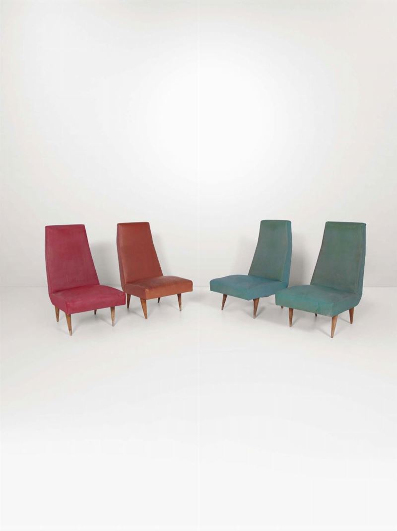 Quattro poltrone con struttura in legno e rivestimenti in skai.  - Asta Design - Cambi Casa d'Aste