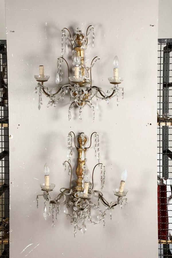 Coppia di appliques con cristalli a tre luci, XIX secolo