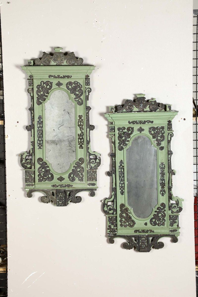 Coppia specchierine in legno laccato con applicazioni in metallo, XIX-XX secolo  - Auction Fine Art - Cambi Casa d'Aste