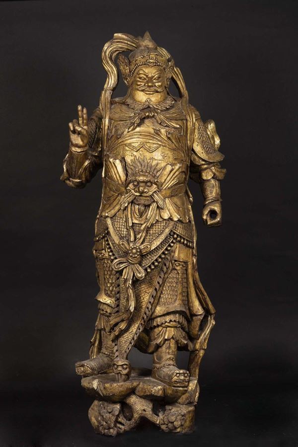 Grande figura di Guandi in legno scolpito e dorato, Cina, Dinastia Qing, XIX secolo