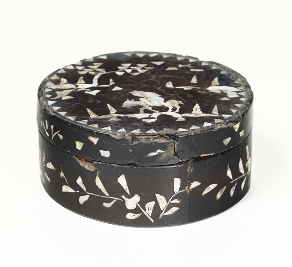 Scatola in legno intarsiata in madreperla, XVIII-XIX secolo