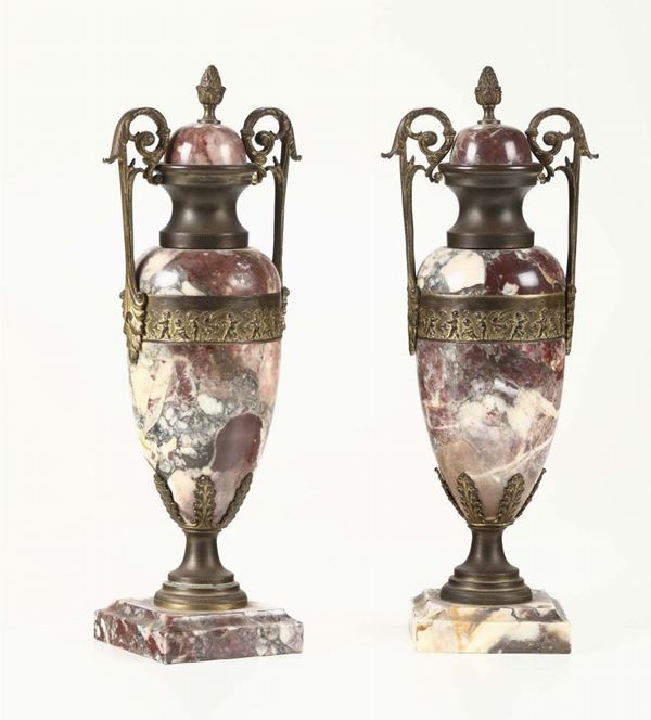 Coppia vasi in marmo e bronzo dorato, XIX secolo