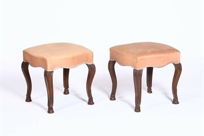 Coppia di Panchetti in Legno Intagliato, XIX Secolo